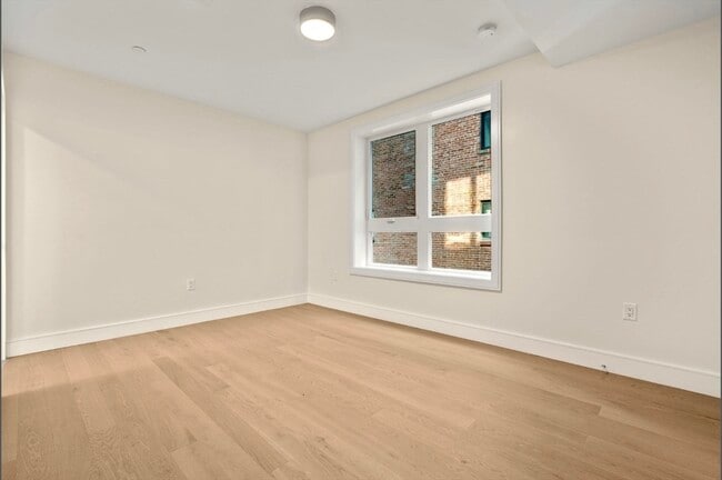 Building Photo - 301 Border St