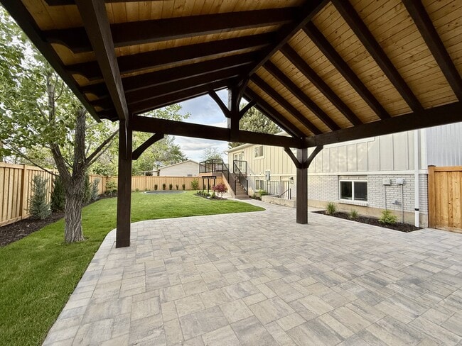 Building Photo - 11152 S Lyndbrook Way