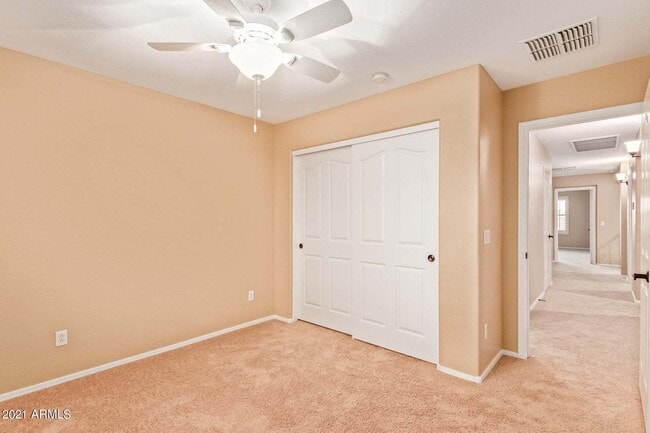 Building Photo - Eagle Glen Cul-de-sac Beauty