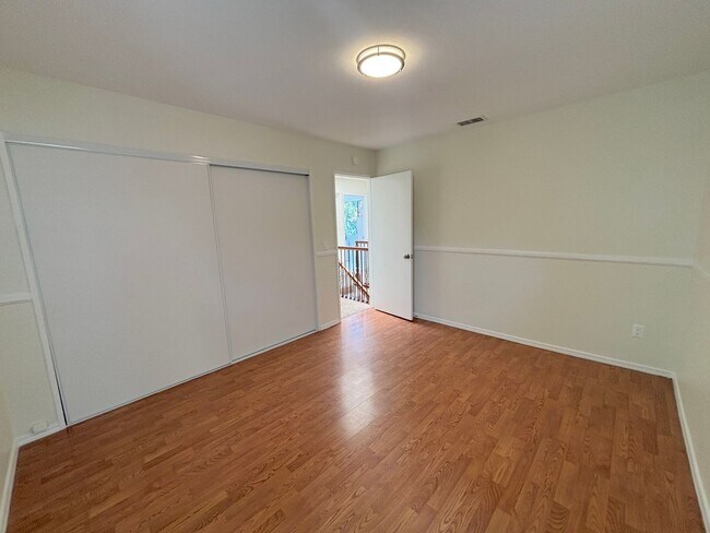 Building Photo - 3 Bedroom Condo now available in City of Orange