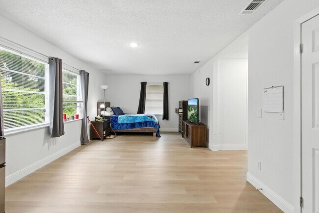Building Photo - Spacious 4-Bedroom Home in Wildwood – Rece...