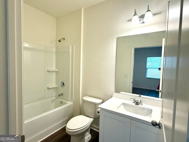 Building Photo - 119 Pond Ct