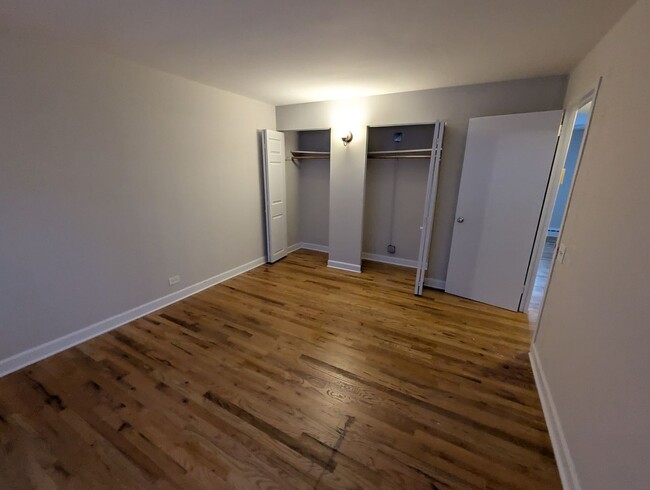 Building Photo - Ravenswood Renovated One Bedroom