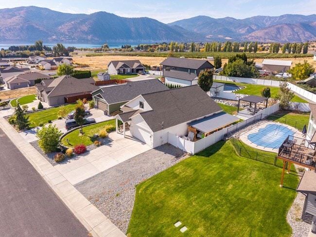 Building Photo - 3 Bedroom, 2 Bath Home