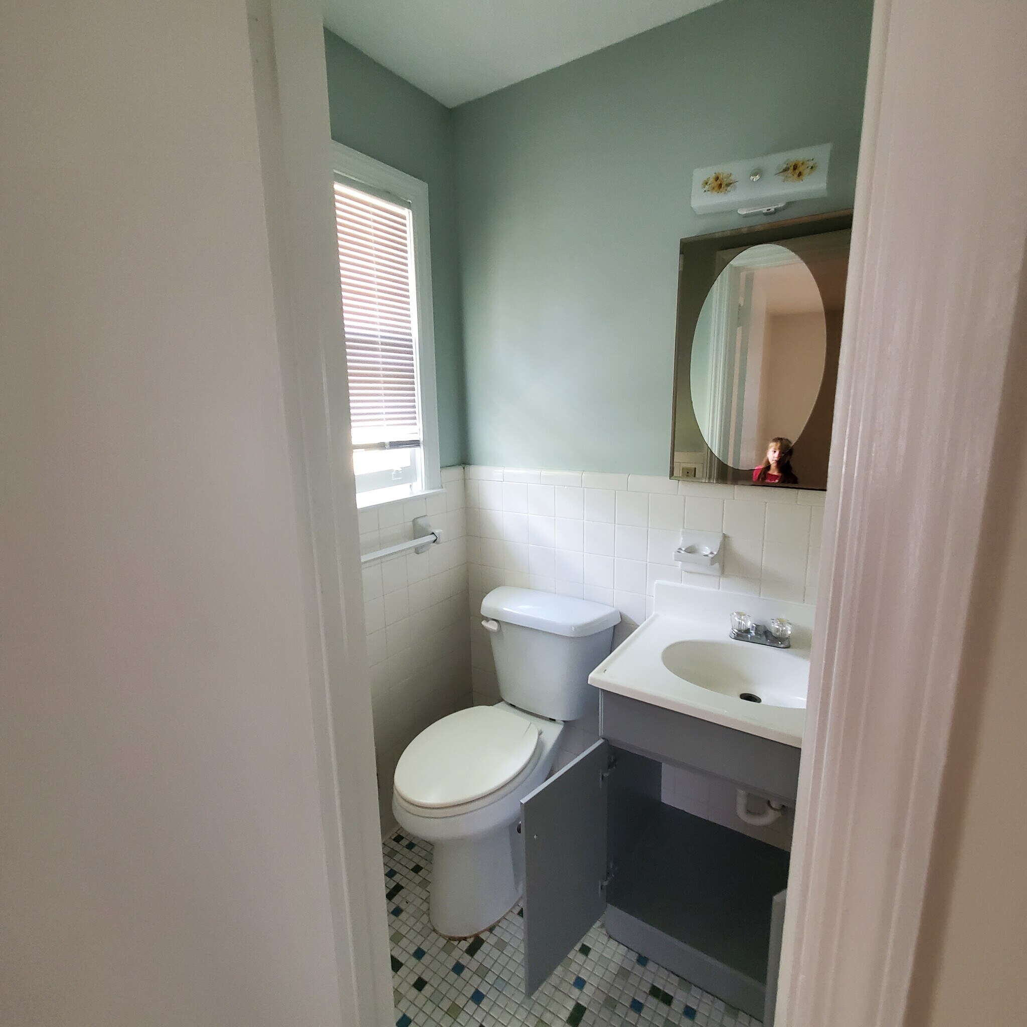 Building Photo - 301 W Lakeside Ave