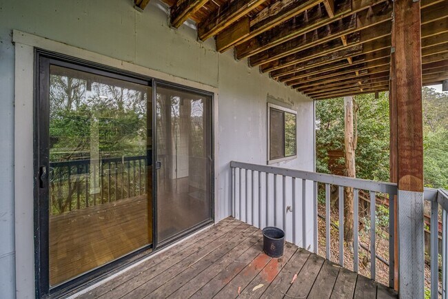 Building Photo - 7099 Pinehaven Rd