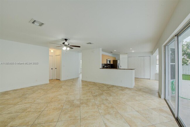 Building Photo - 1127 SW 104th Way