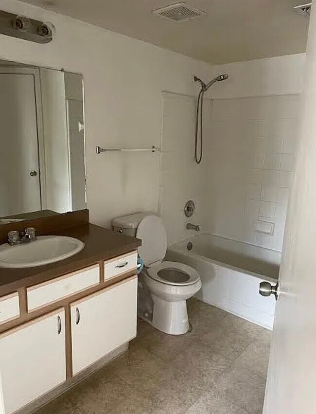 Building Photo - 2214 Grand Cayman Ct