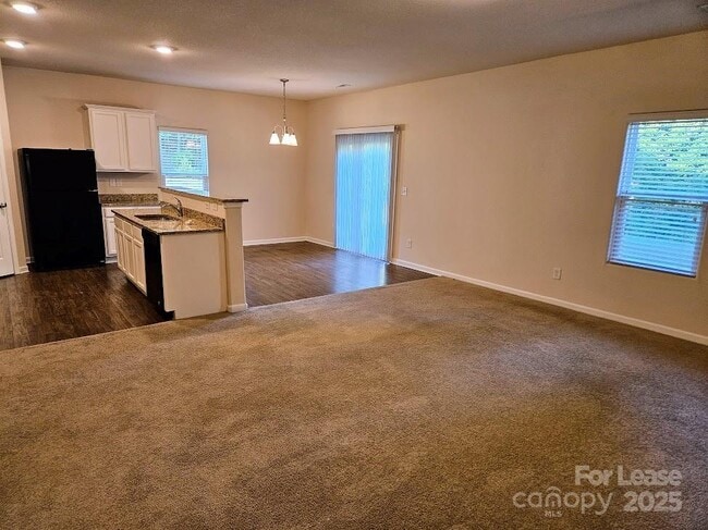 Building Photo - 8119 Paw Club Dr