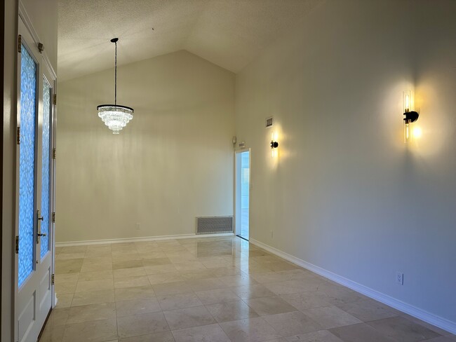 High vaulted ceilings. - 3816 San Augustine Dr