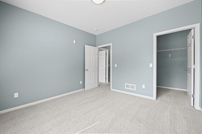 Building Photo - 3326 Hilton Rd