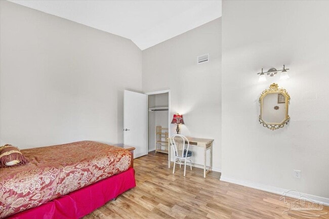 Building Photo - 3345 E Lloyd St