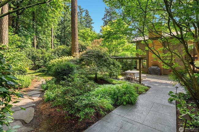 Building Photo - 5bd/4ba Mercer Island Home