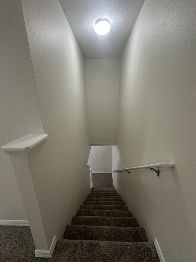 Building Photo - 214 Drawbridge Ln