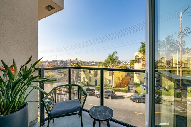 Building Photo - 200 N Toluca St