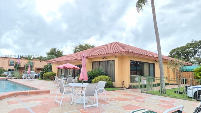 Building Photo - 7100 Fairway Dr