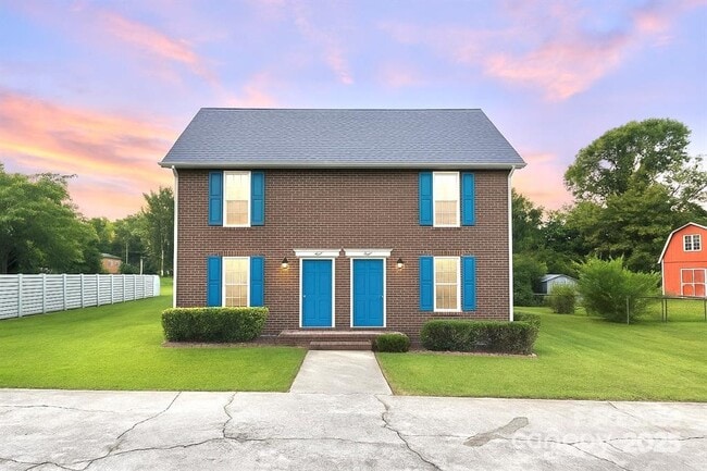 Primary Photo - 606 Bethpage Rd