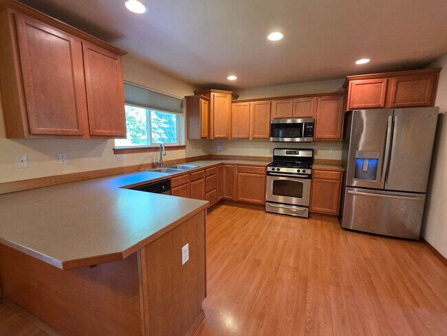 Building Photo - 1080 Heron Ridge Ave