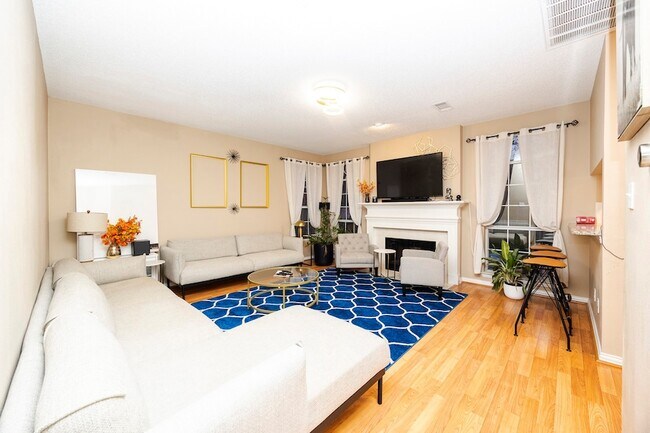 Building Photo - 2106 Hunter Pl Ln