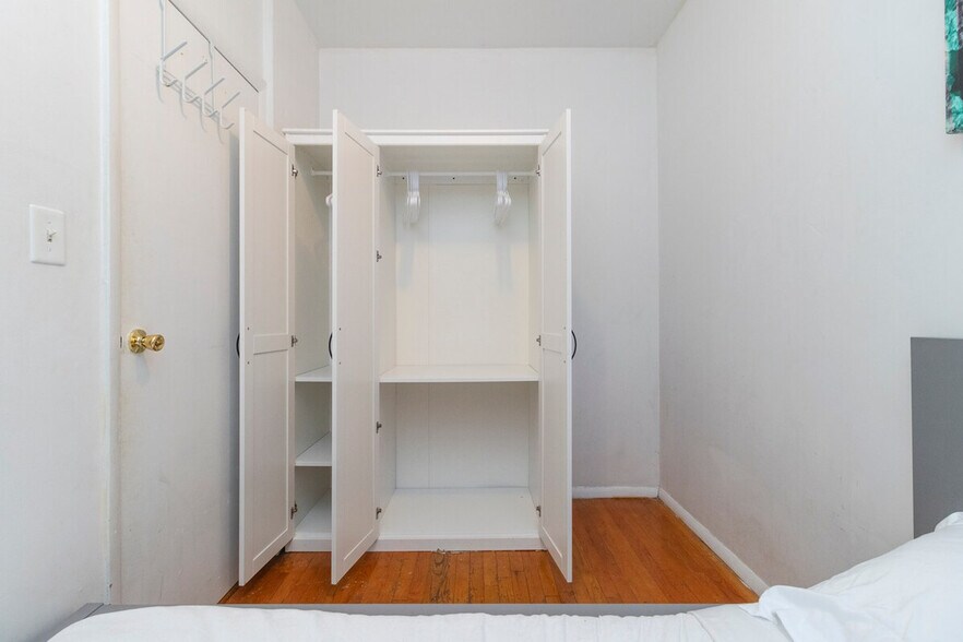 Building Photo - 1217 Park Ave
