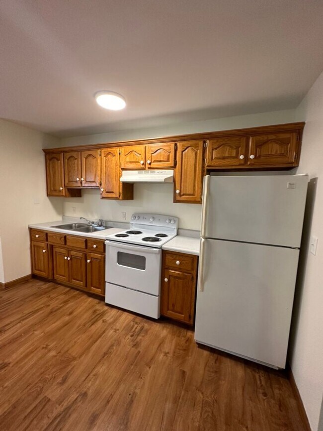 Building Photo - 2 Bedroom 1 Bath Duplex for Rent!