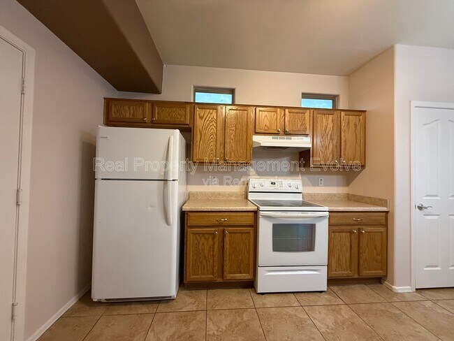 Building Photo - 9854 E Escondido Ave