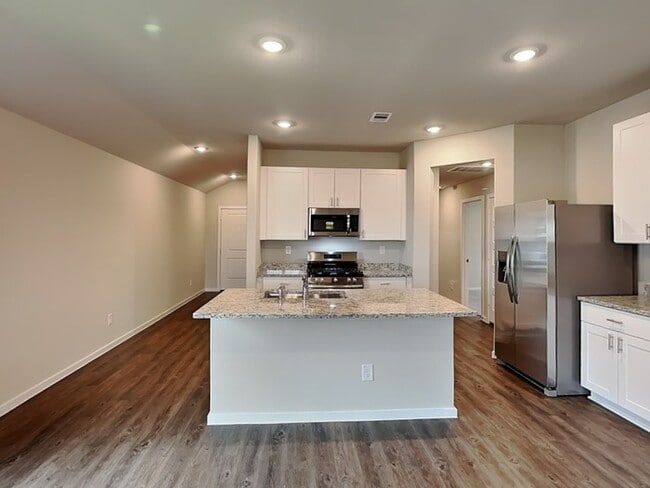 Building Photo - 17331 Roxboro Ln