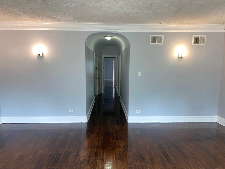 Building Photo - 1349 W Garfield Blvd