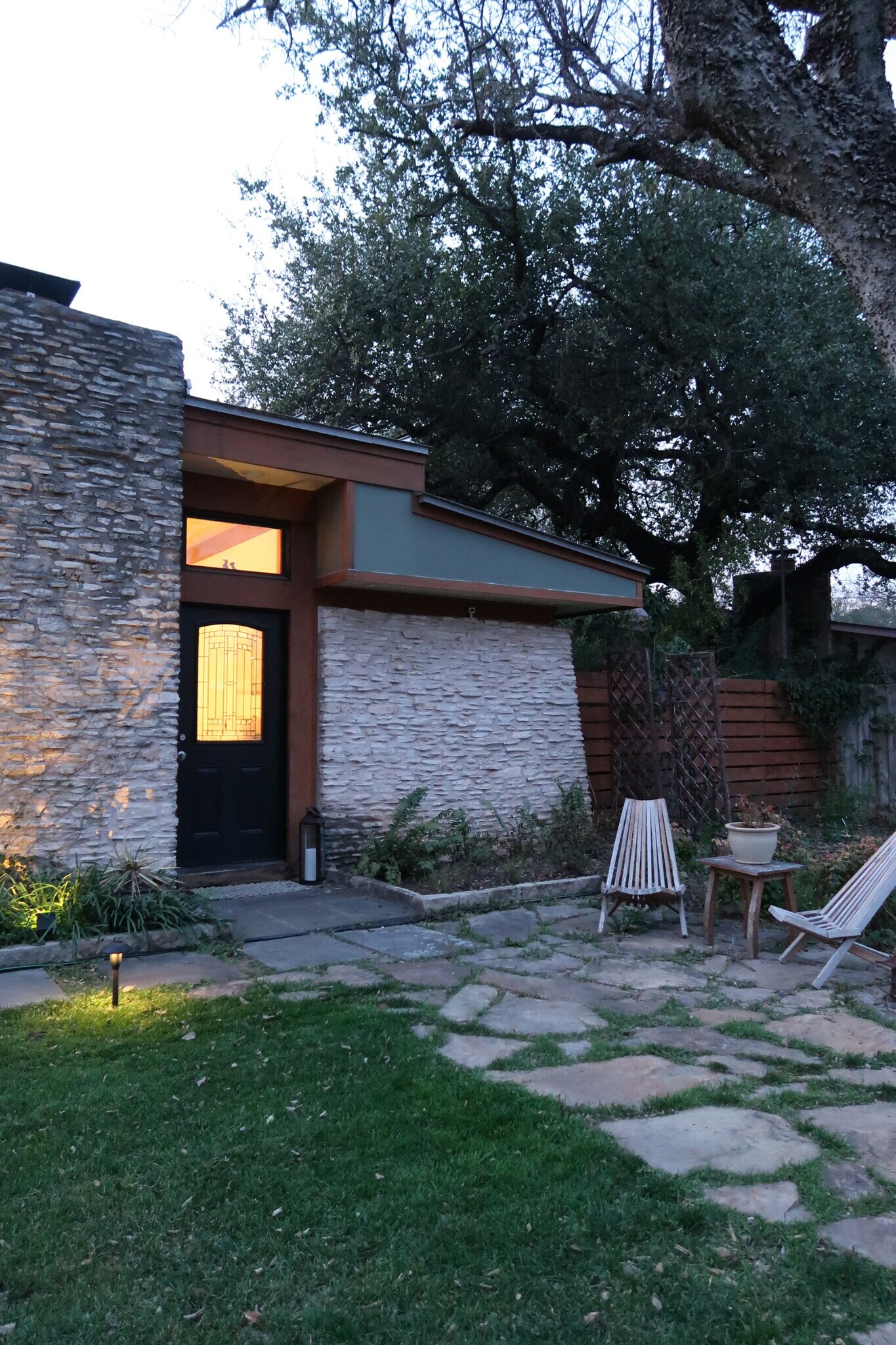 Building Photo - 11002 Lakeside Dr