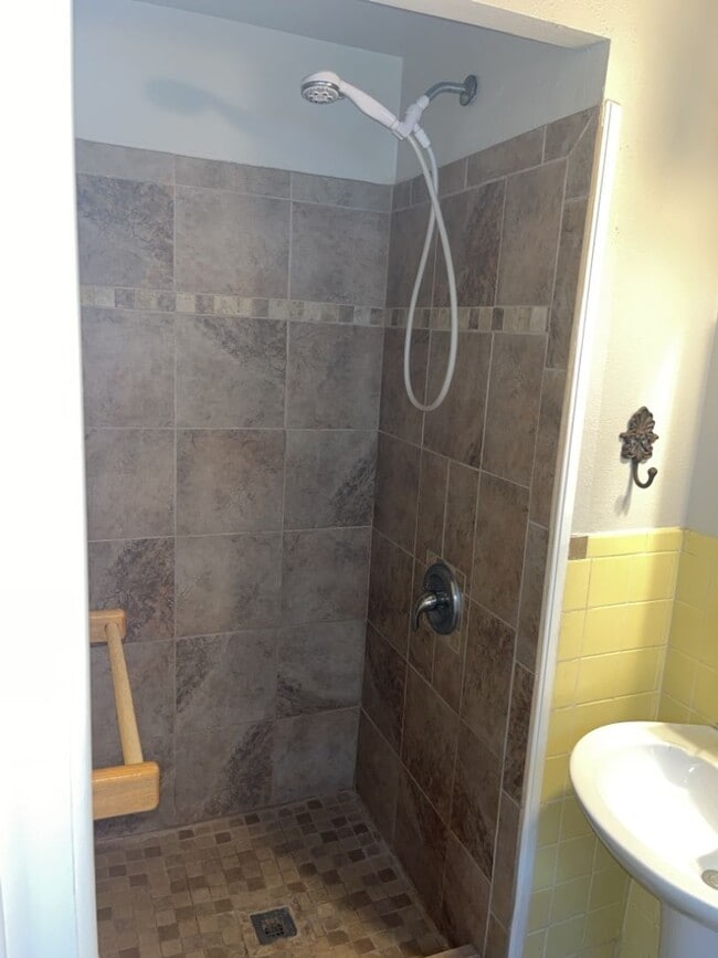 Building Photo - Cozy house in College Hills AVAILABLE NOW!