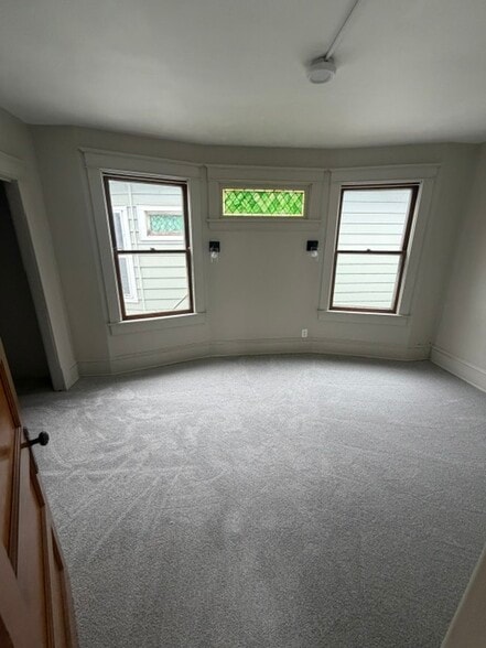 Building Photo - 670 Richmond Ave