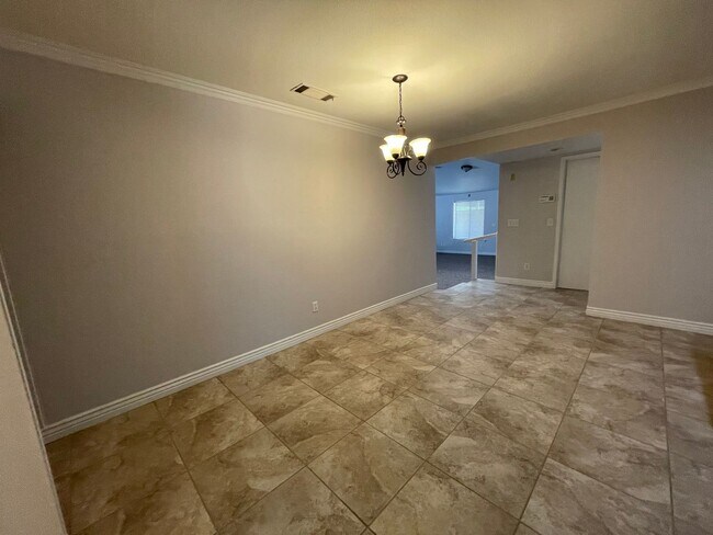 Building Photo - Spacious home in Tulare coming soon!