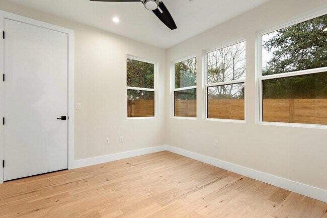 Building Photo - 3009 Kuhlman Ave
