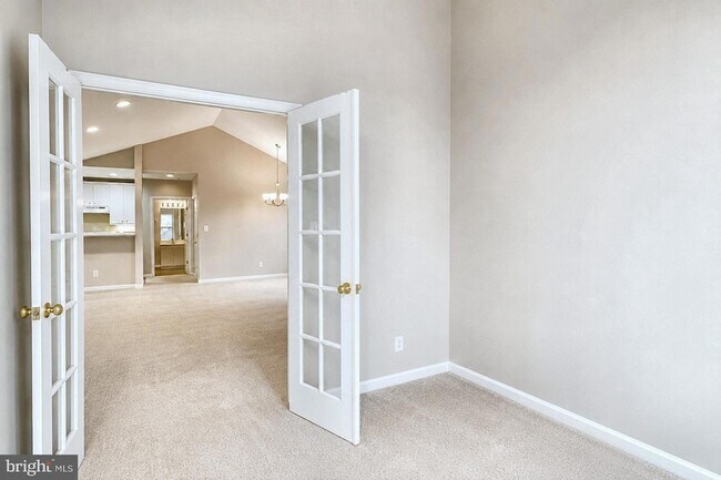 Building Photo - 25340 Lake Mist Square