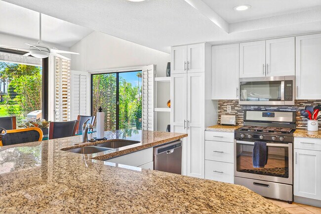 Building Photo - 55090 Shoal Creek