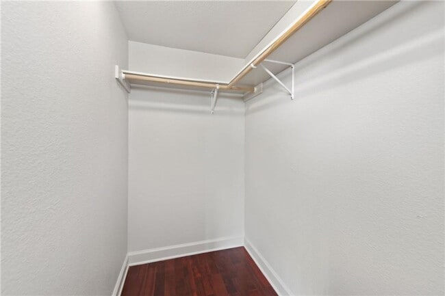 Building Photo - AVAILABLE NOW: 1 BR / 1 BA - Heart of Soco - SS Appliances - Minutes from DT