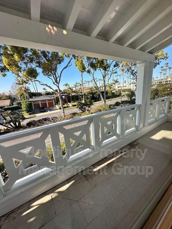 Building Photo - 514 Avocado Ave