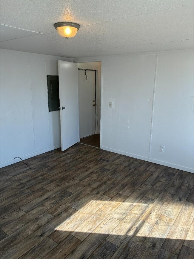 Building Photo - 2320 Wysteria Ln