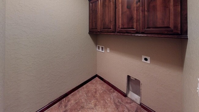 Building Photo - 328 Creekside Dr