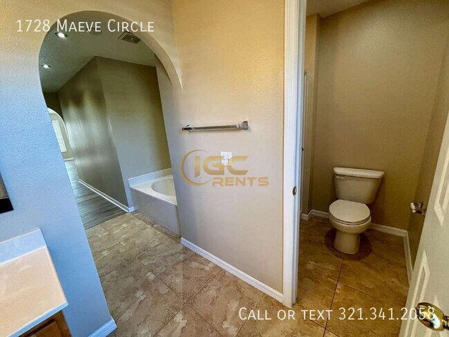 Building Photo - 1728 Maeve Cir