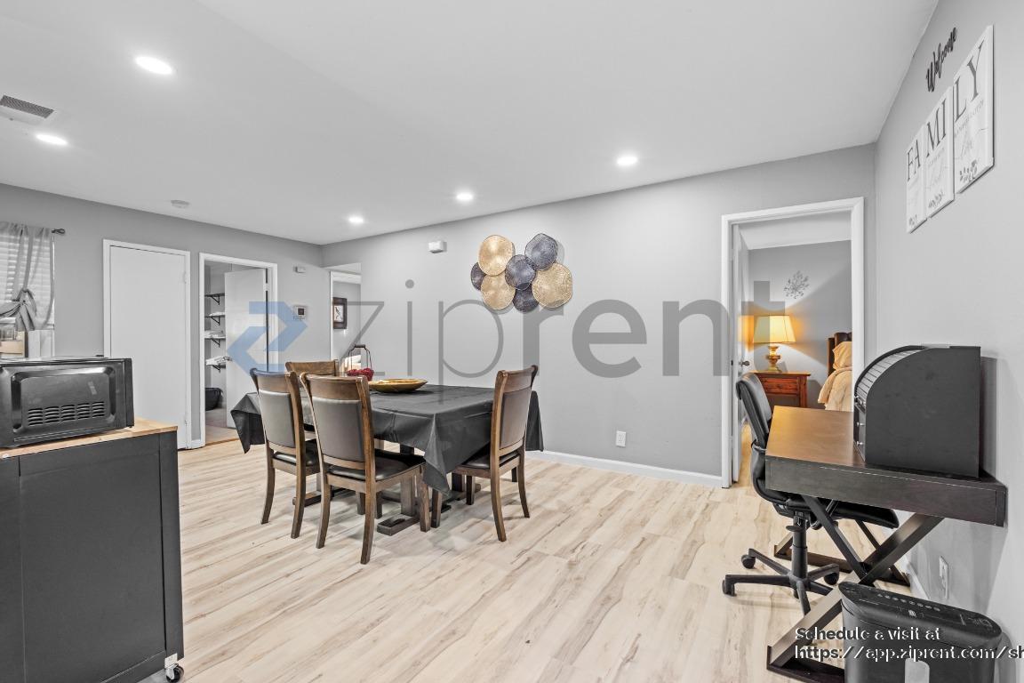 Building Photo - 325 Falcon Dr