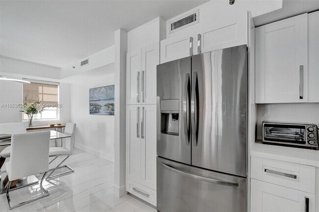 Building Photo - 19601 E Country Club Dr