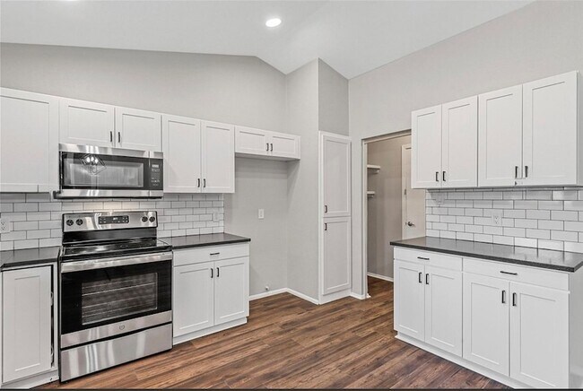 Building Photo - 1300 Timbercrest Dr