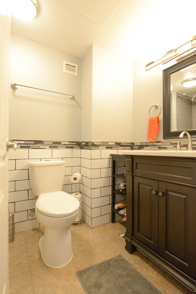 Guest bathroom with a bathtub - 1020 15th St