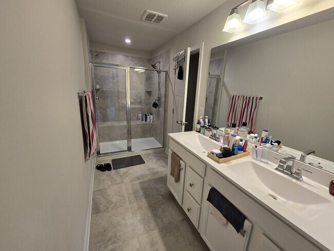 Building Photo - 1609 Whistling Rd