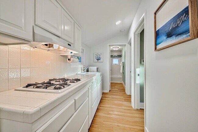 Building Photo - 1185 Tamarack Ave