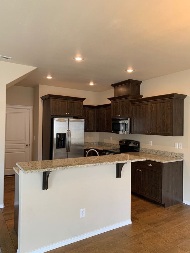 Building Photo - 597 S Grey Pine Ln