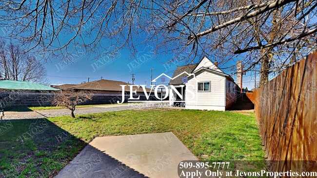 Building Photo - Explore this attractive property in Yakima with 3 bedrooms and 1 bathroom