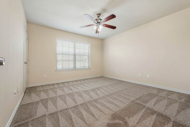 Building Photo - Available August 2026! 4 Bed, 3 Bath in Horse Haven Estates!!