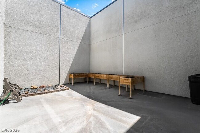 Building Photo - 2775 W Pebble Rd